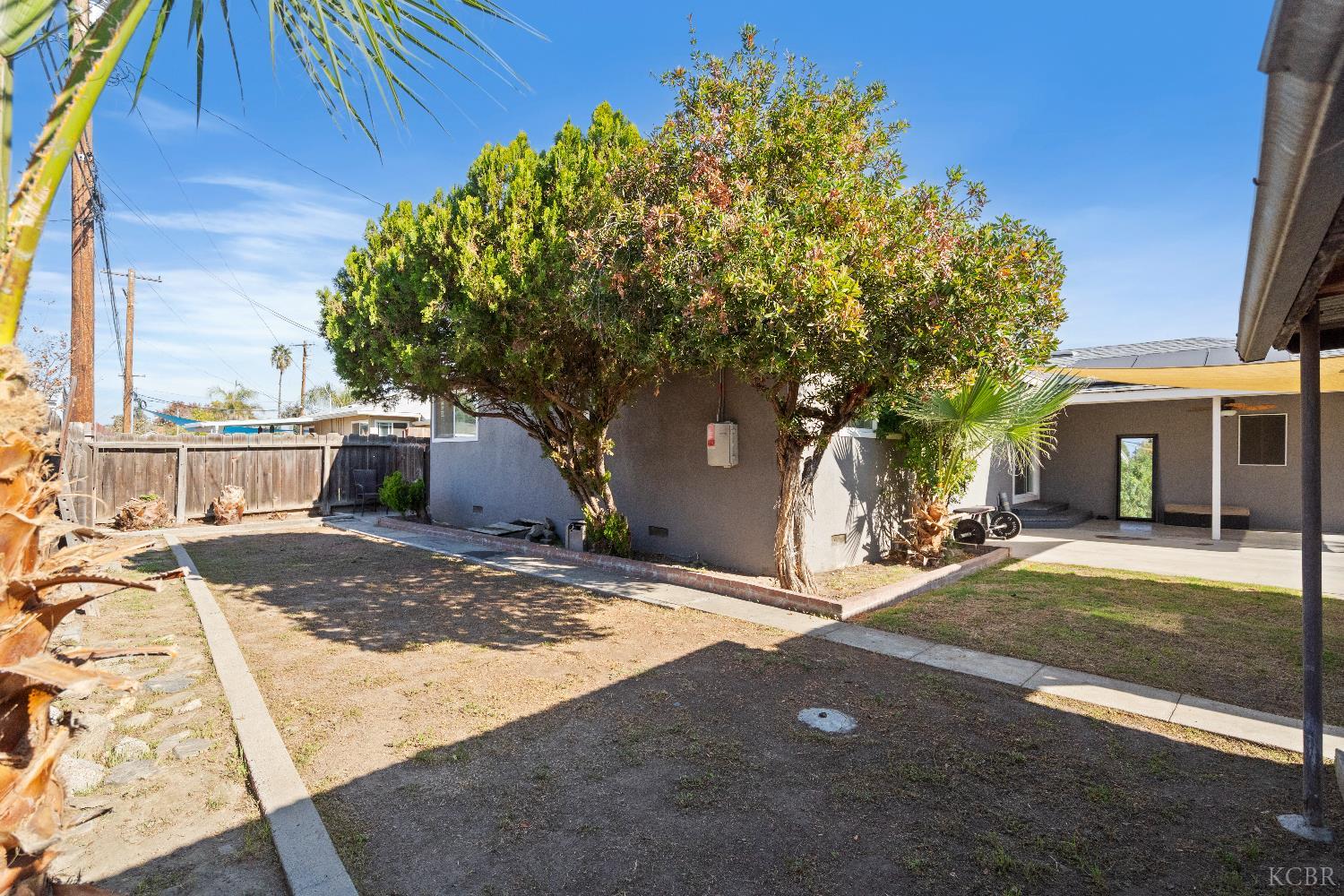 1916 N Burl Dr, Hanford, CA 93230