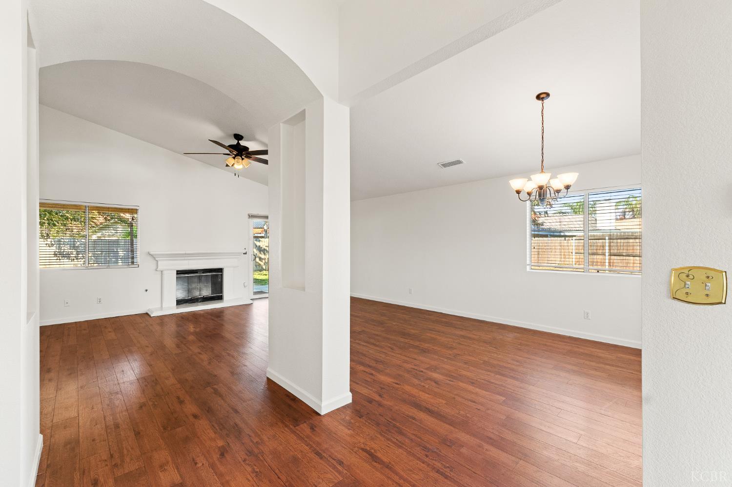 2440 Ashwood Ct, Hanford, CA 93230