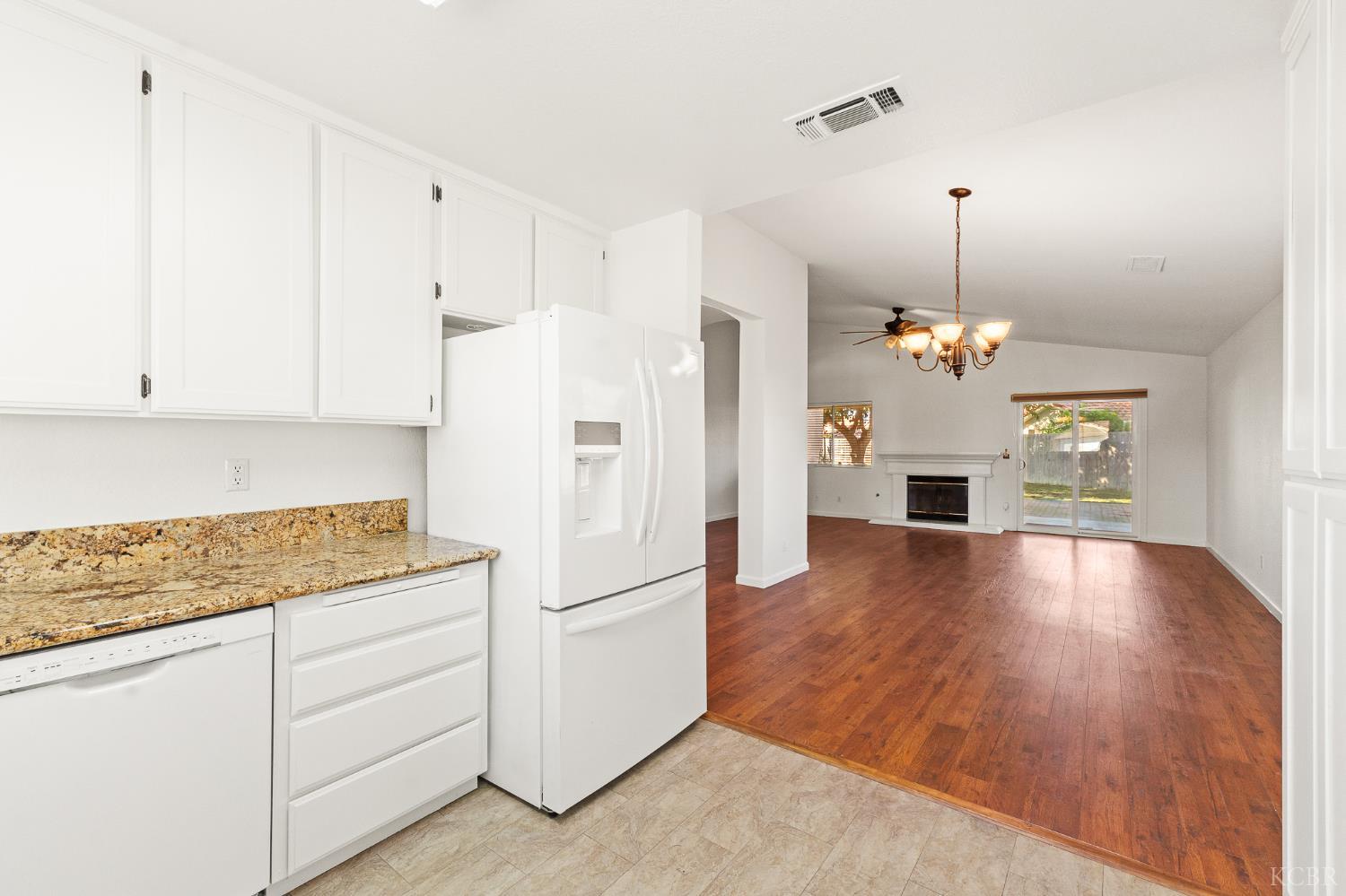 2440 Ashwood Ct, Hanford, CA 93230