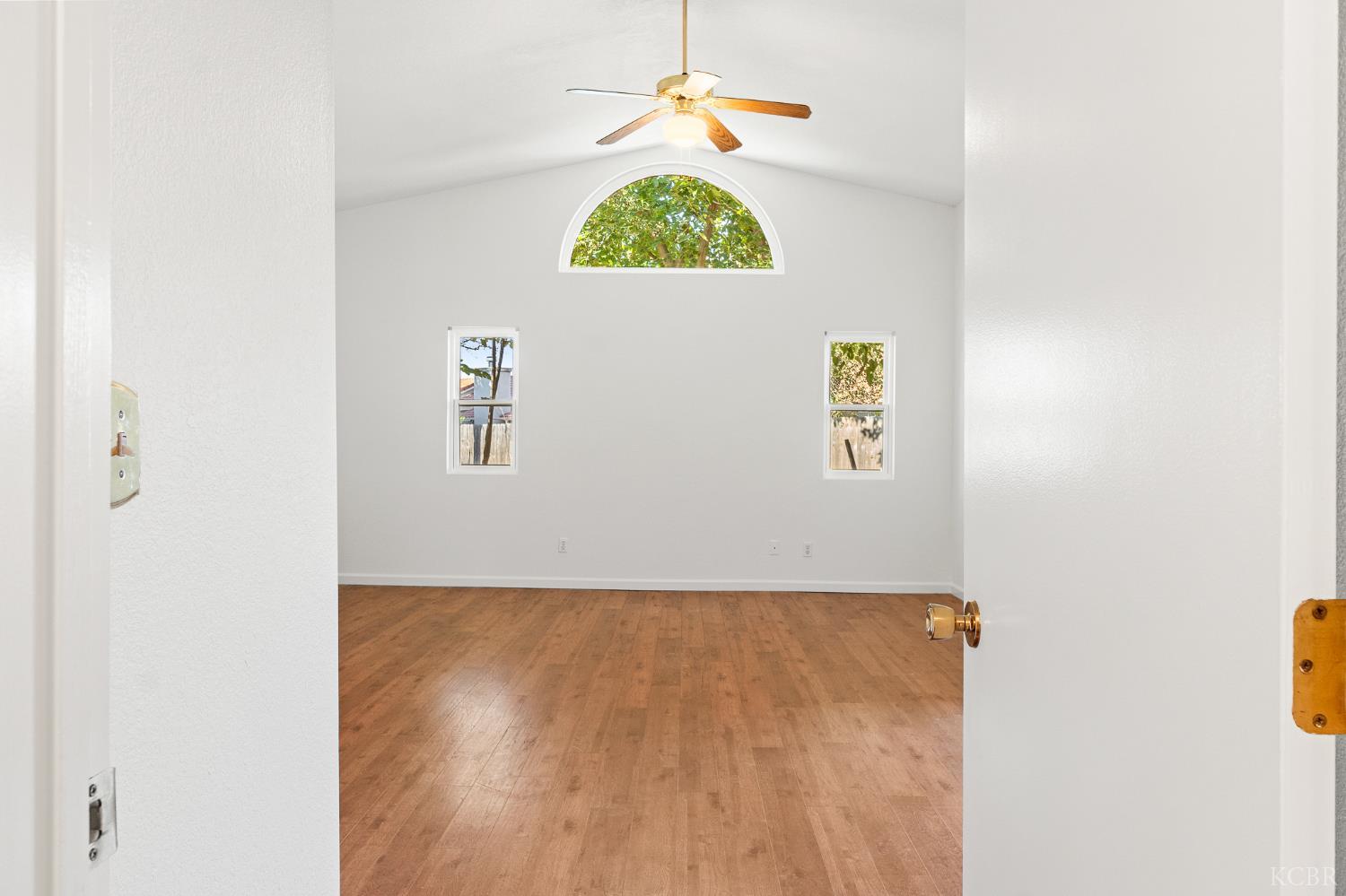 2440 Ashwood Ct, Hanford, CA 93230