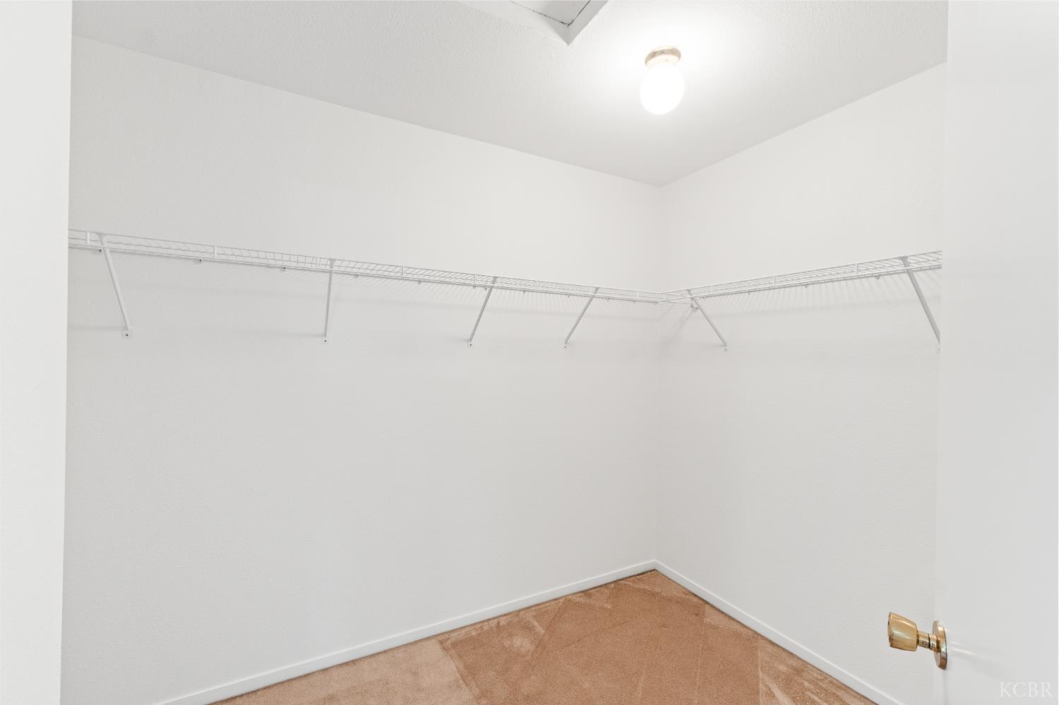 2440 Ashwood Ct, Hanford, CA 93230