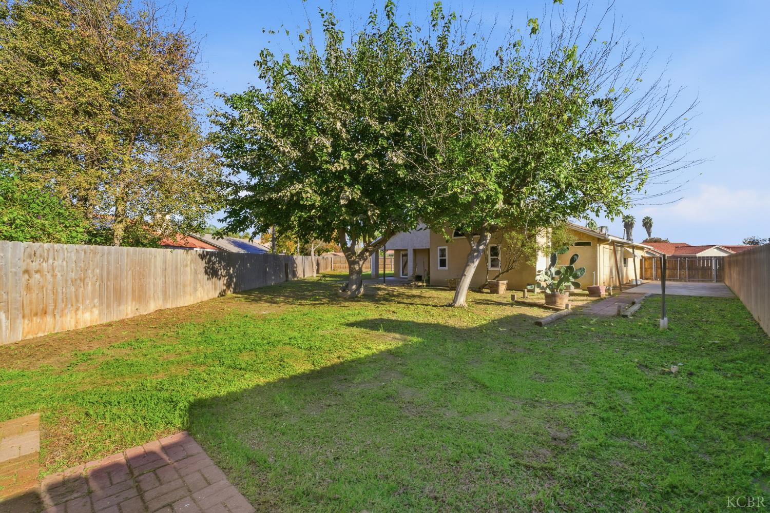 2440 Ashwood Ct, Hanford, CA 93230