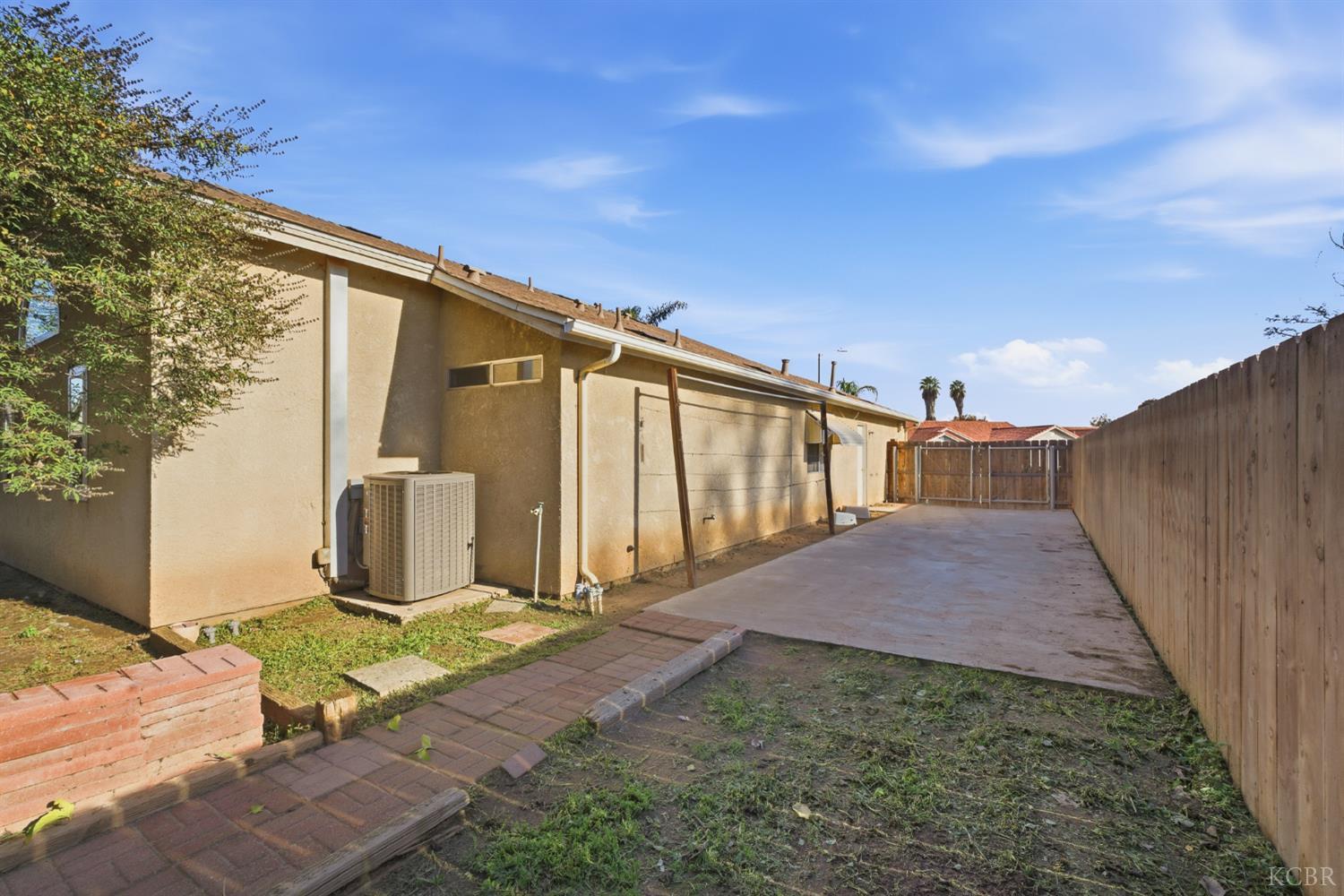 2440 Ashwood Ct, Hanford, CA 93230