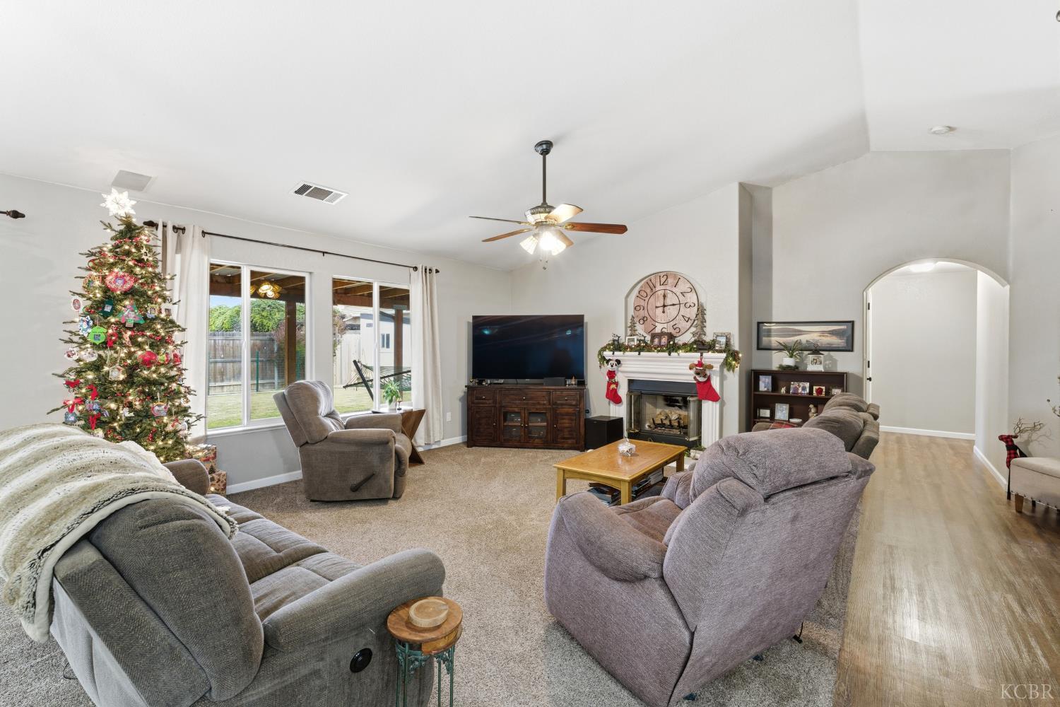 952 Meadow View Rd, Hanford, CA 93230