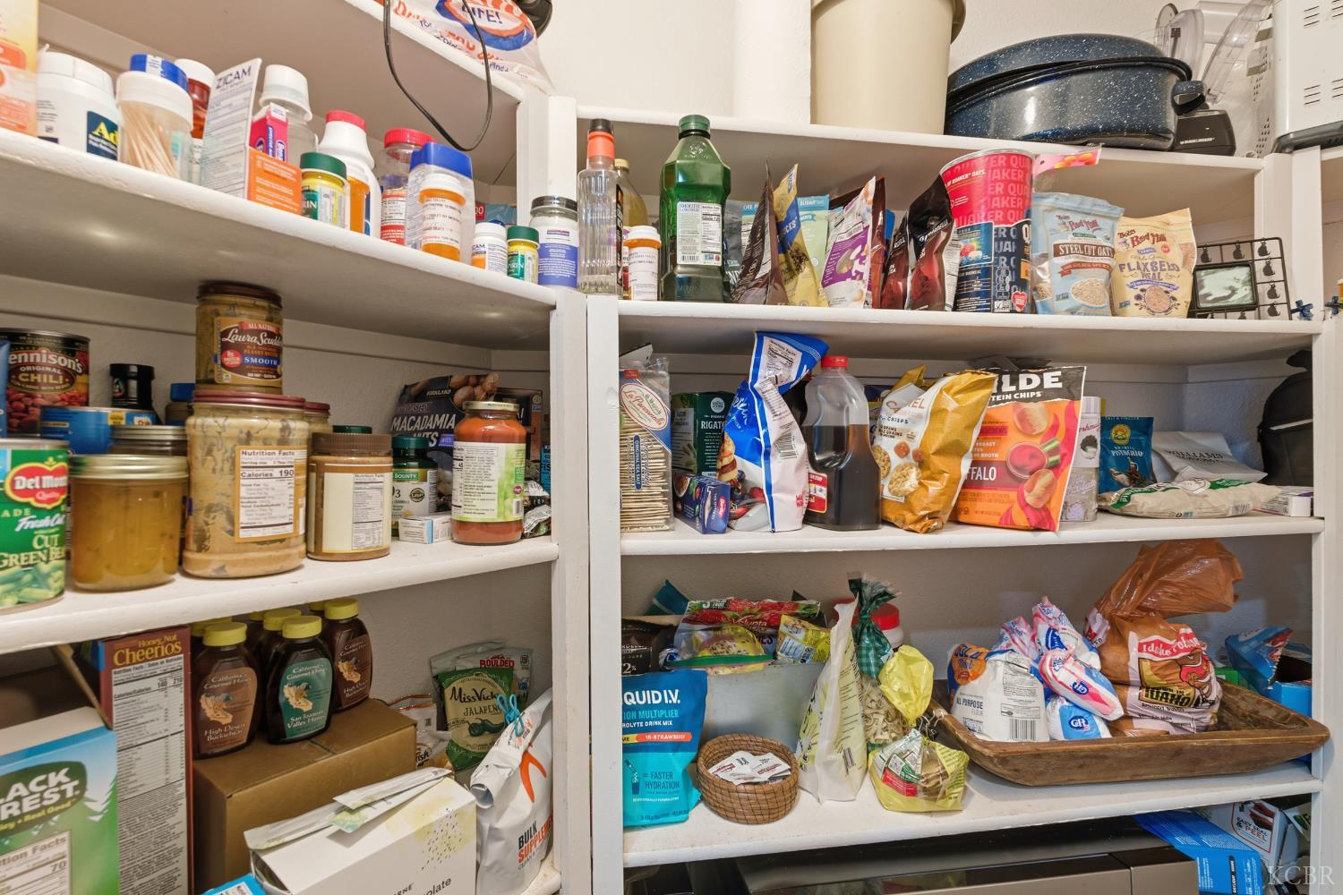 952 Meadow View Rd, Hanford, CA 93230