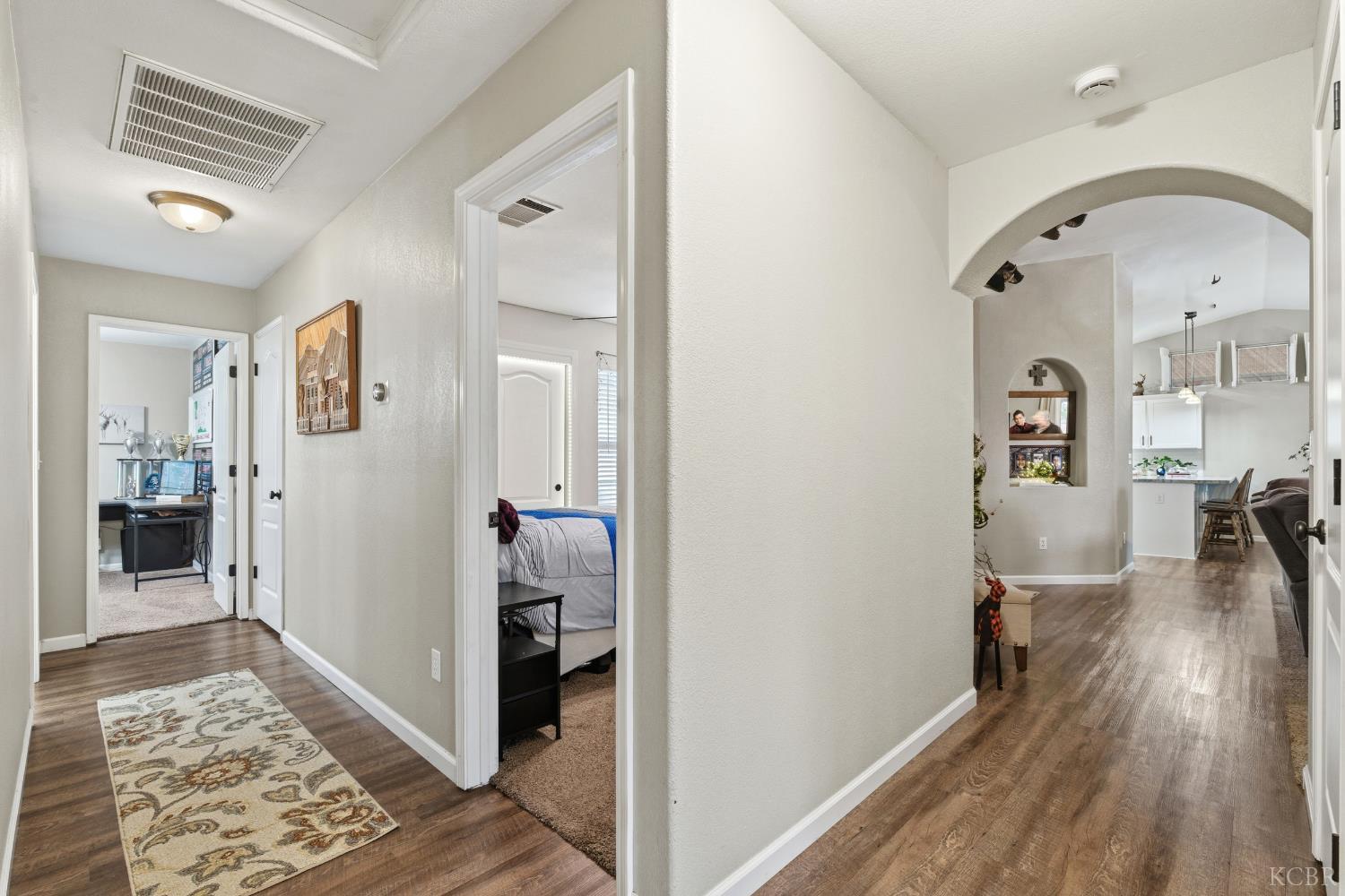 952 Meadow View Rd, Hanford, CA 93230