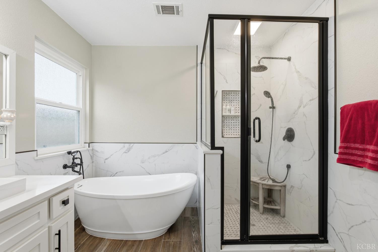 952 Meadow View Rd, Hanford, CA 93230