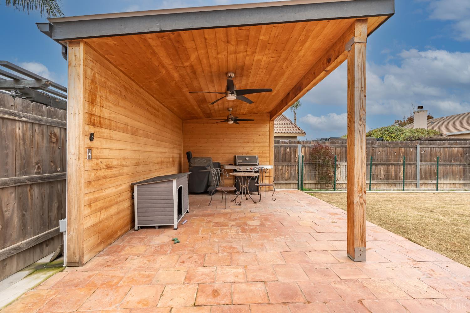 952 Meadow View Rd, Hanford, CA 93230