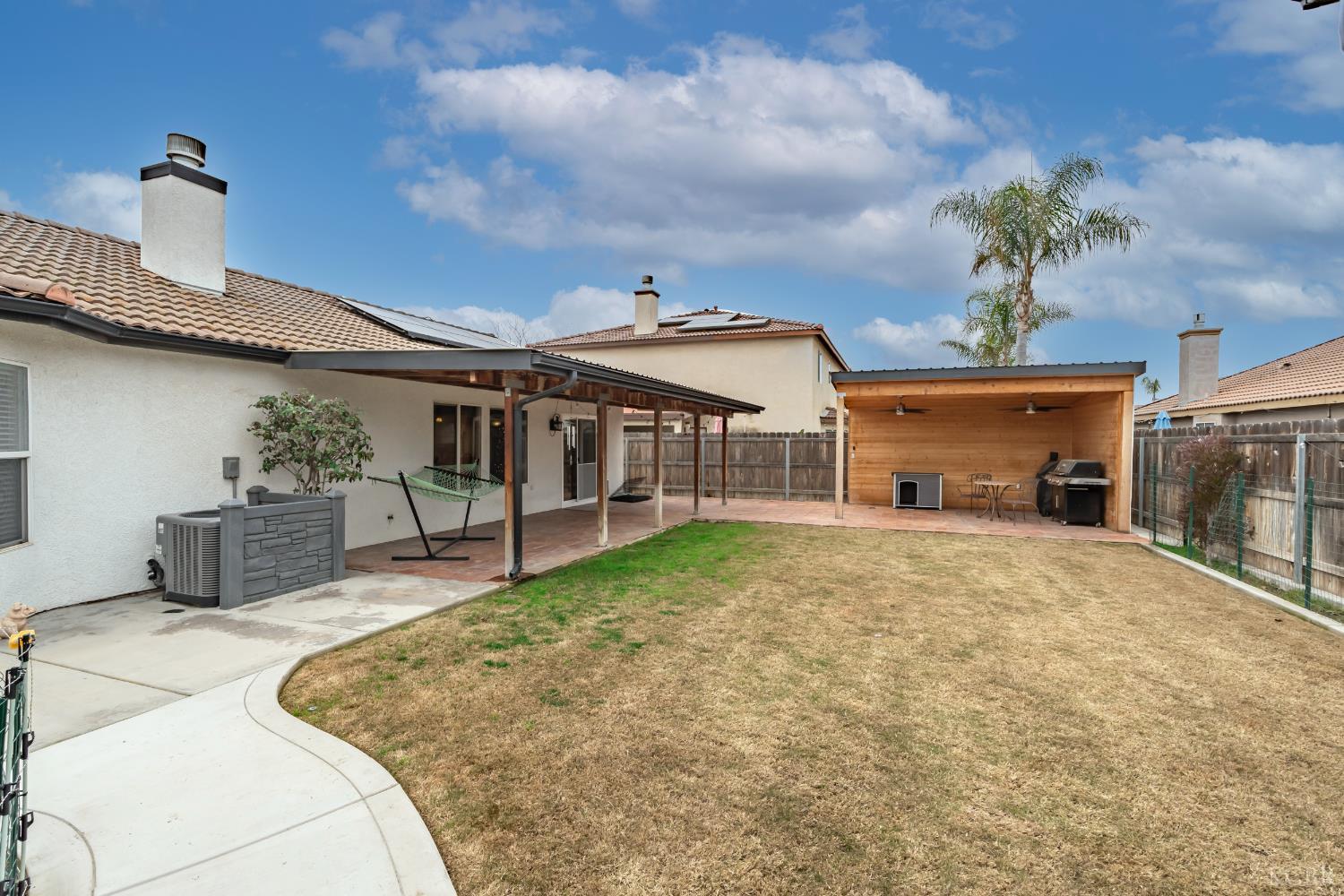 952 Meadow View Rd, Hanford, CA 93230