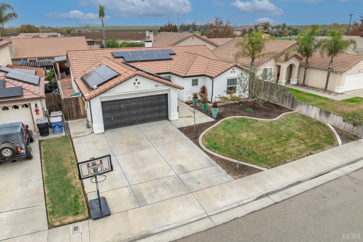 952 Meadow View Rd, Hanford, CA 93230