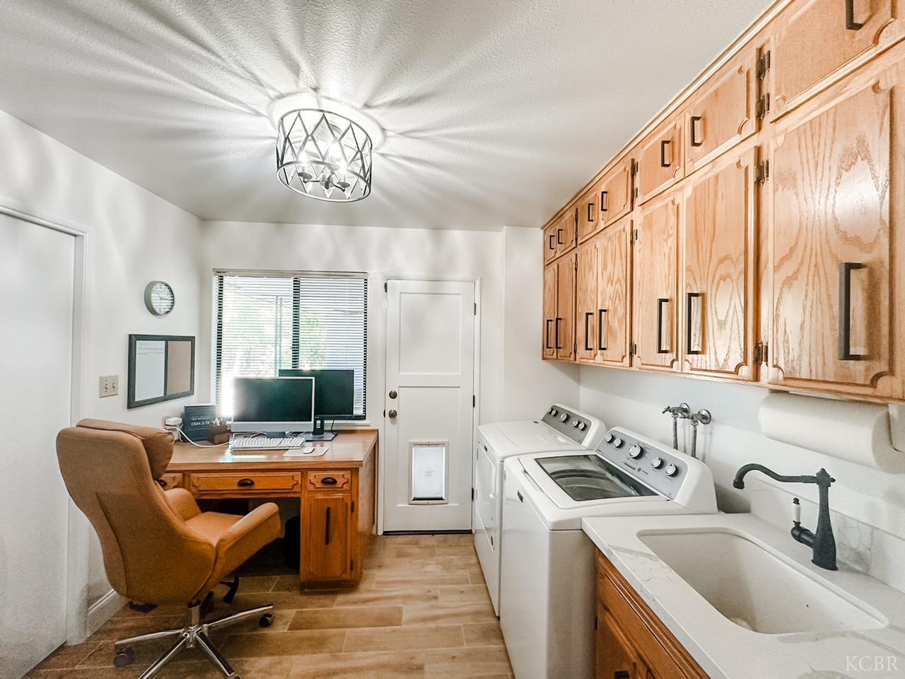 126 W Windsor Dr, Hanford, CA 93230