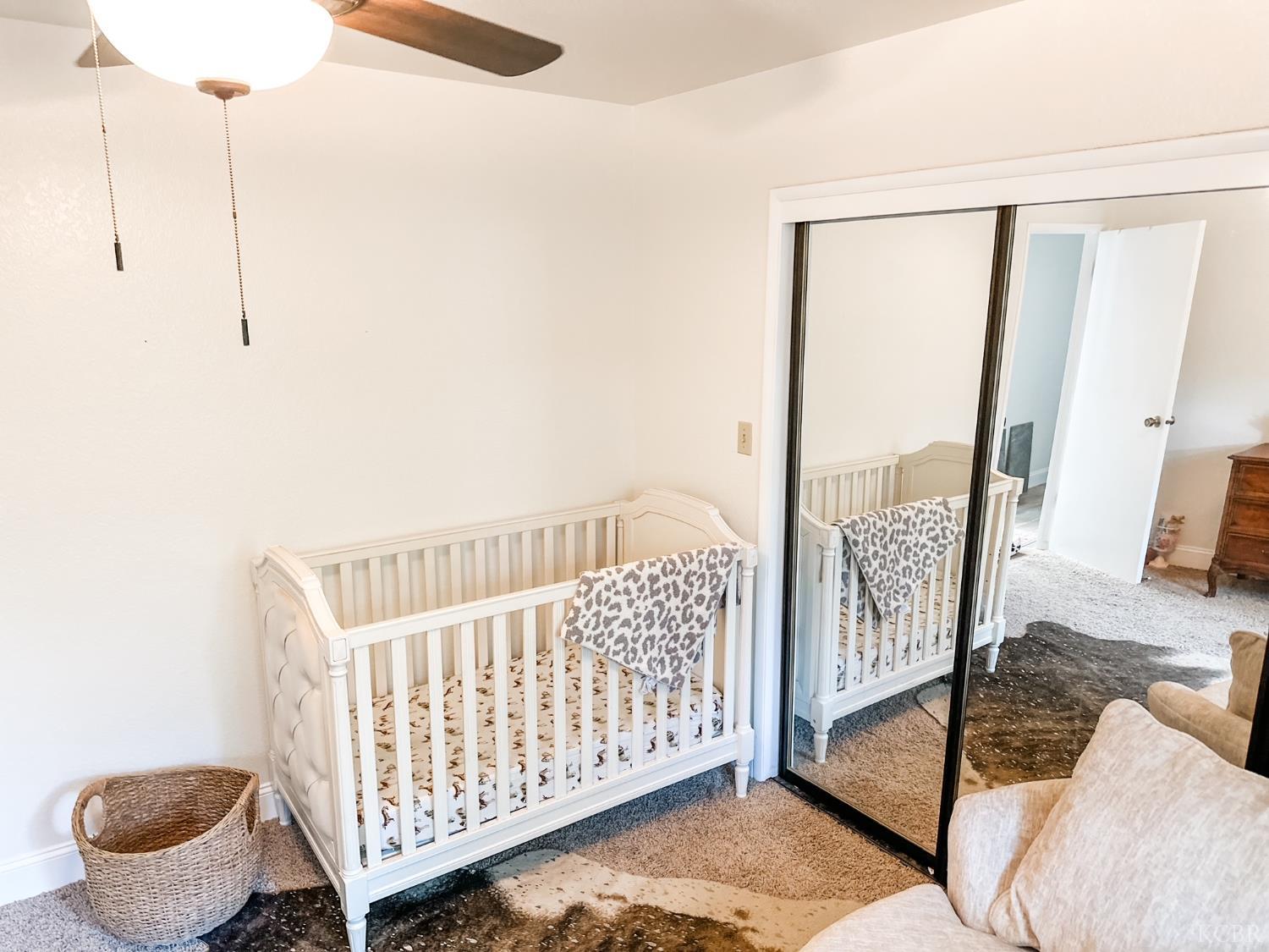 126 W Windsor Dr, Hanford, CA 93230