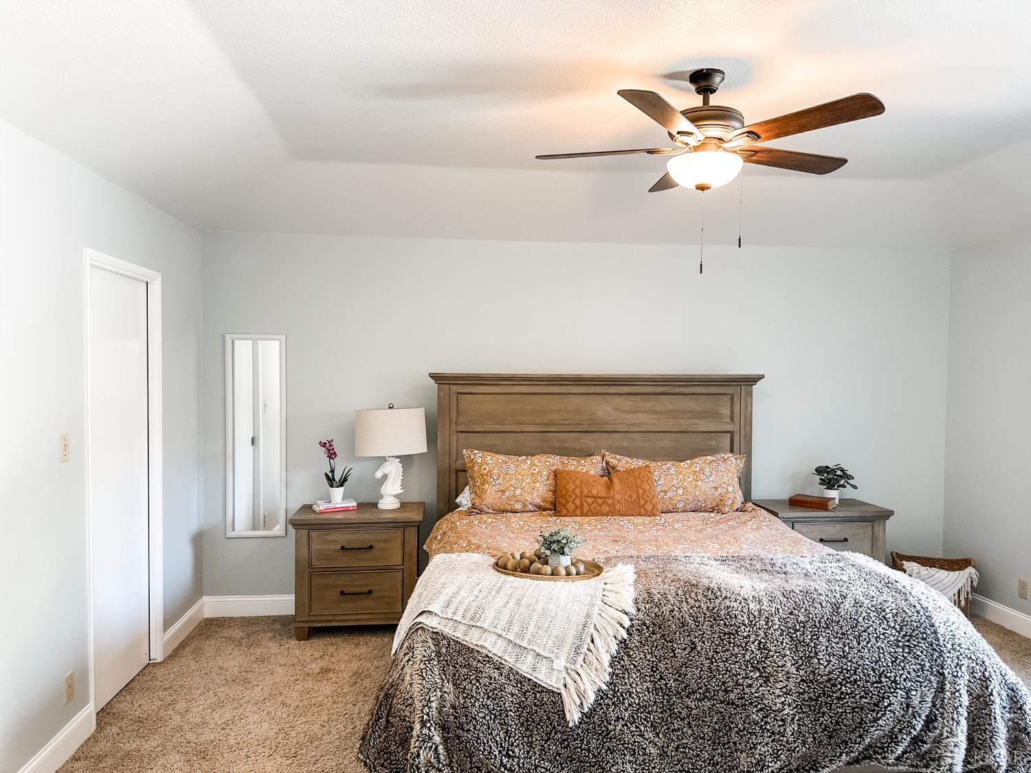 126 W Windsor Dr, Hanford, CA 93230