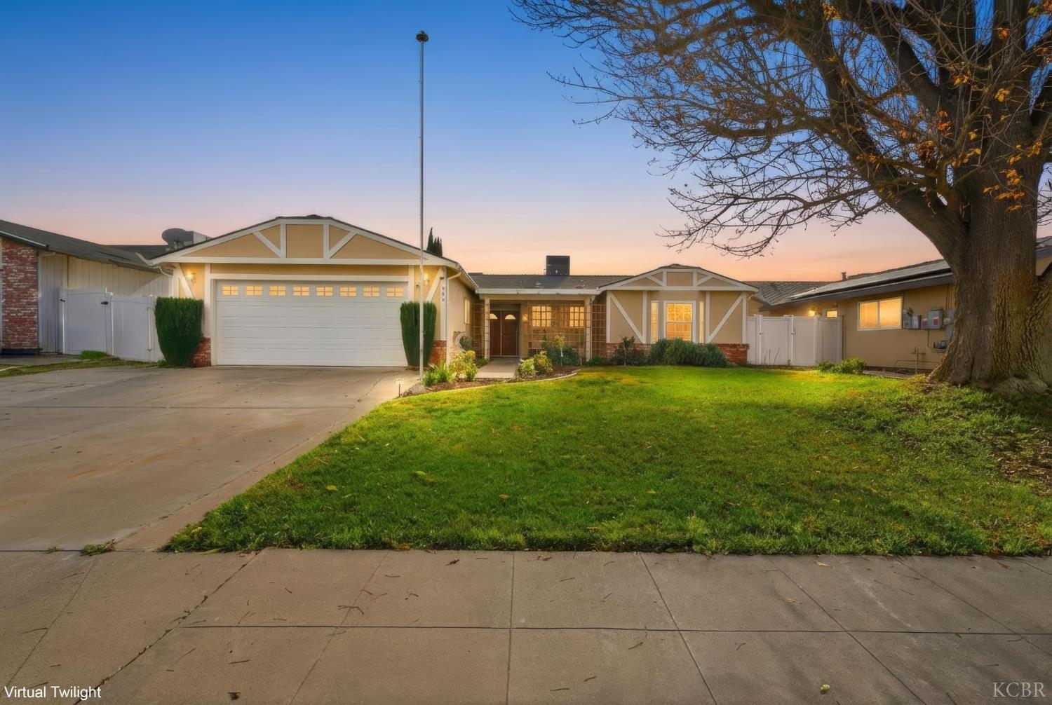 905 Redwood Ln, Lemoore, CA 93245