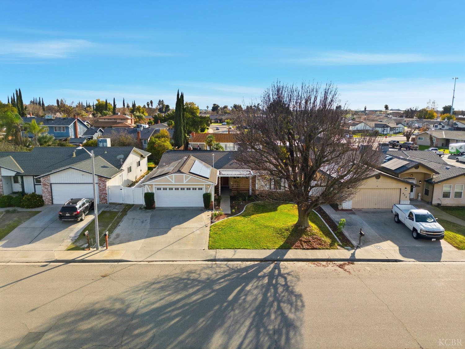 905 Redwood Ln, Lemoore, CA 93245