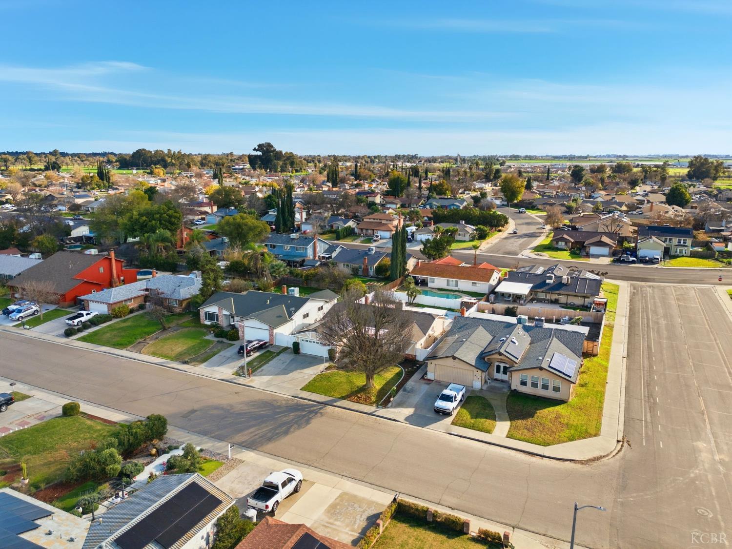 905 Redwood Ln, Lemoore, CA 93245