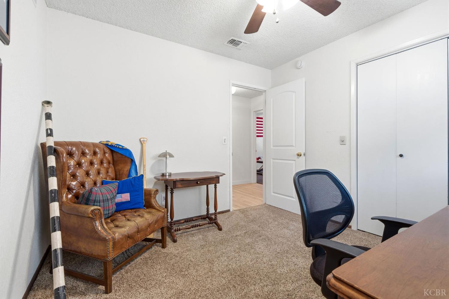 905 Redwood Ln, Lemoore, CA 93245