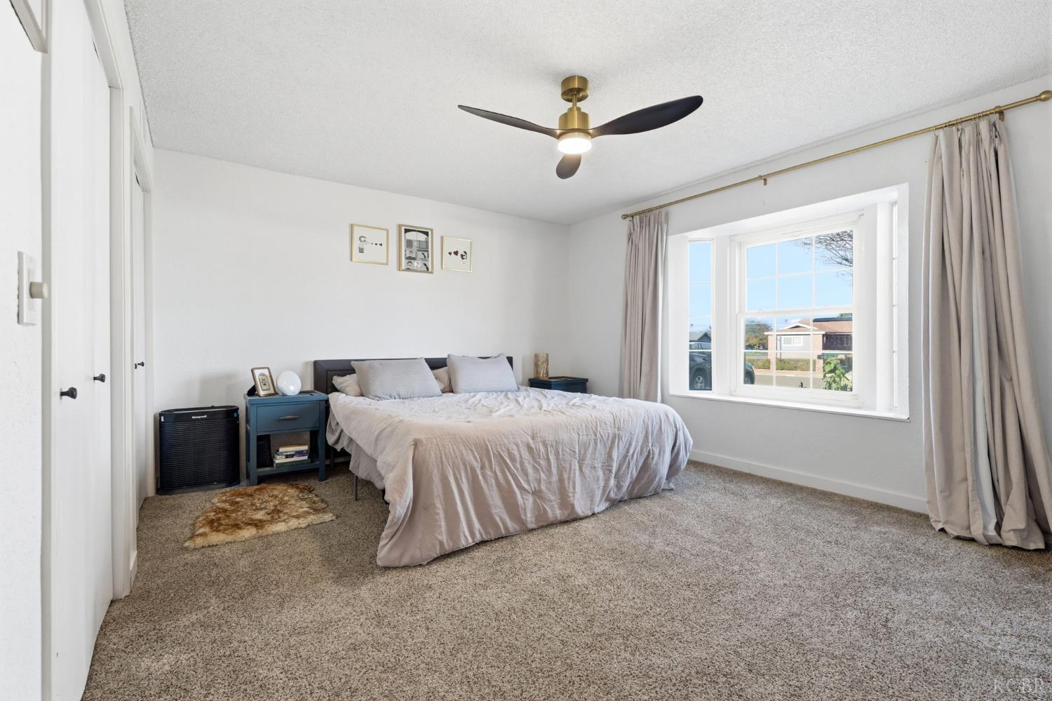 905 Redwood Ln, Lemoore, CA 93245