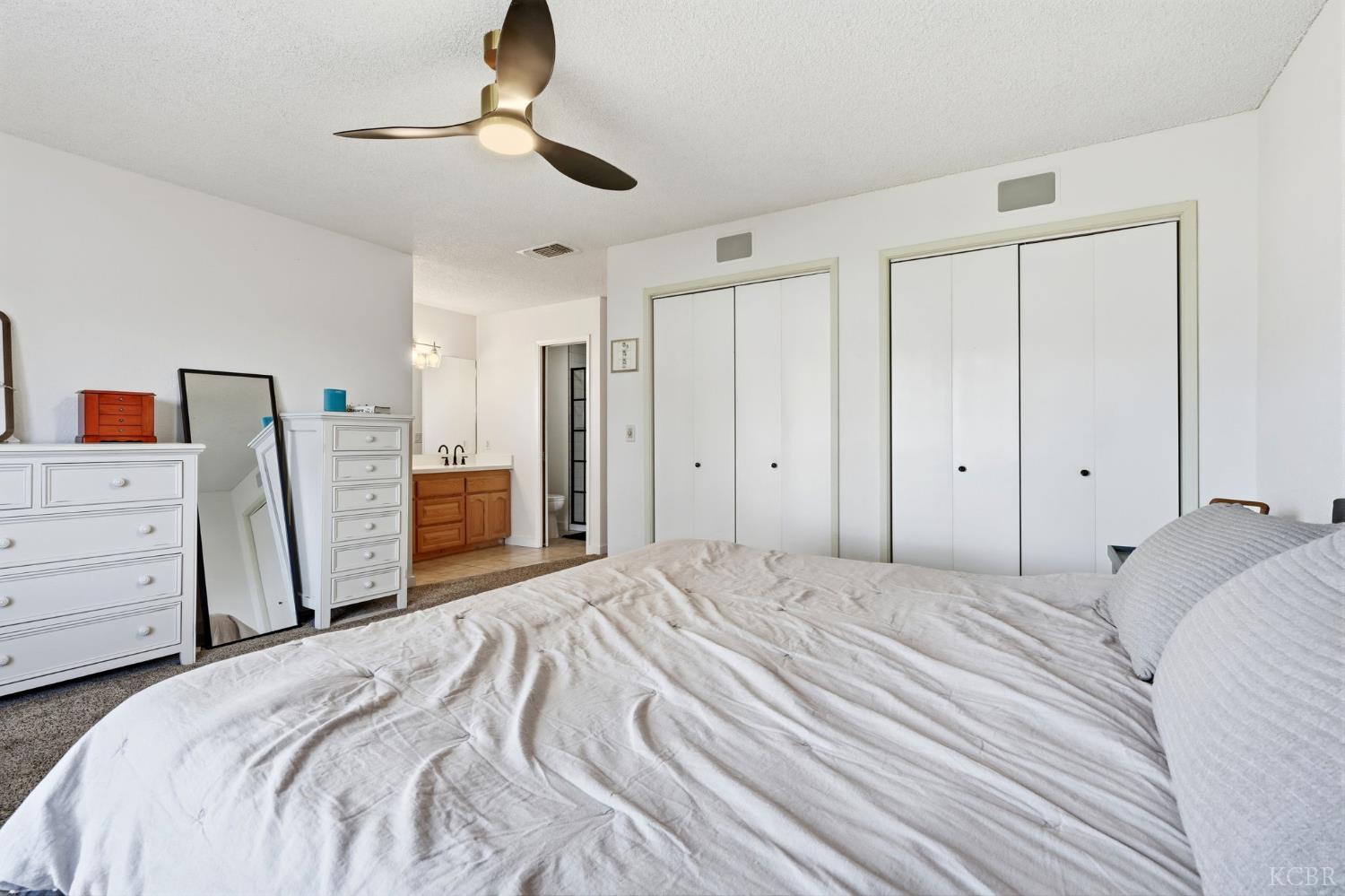 905 Redwood Ln, Lemoore, CA 93245