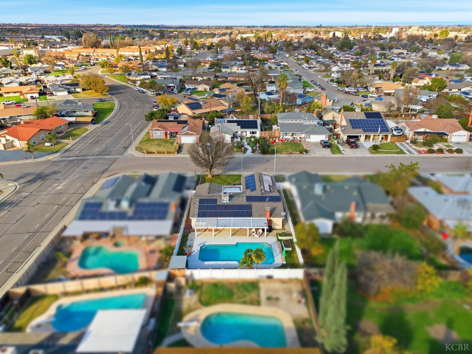 905 Redwood Ln, Lemoore, CA 93245