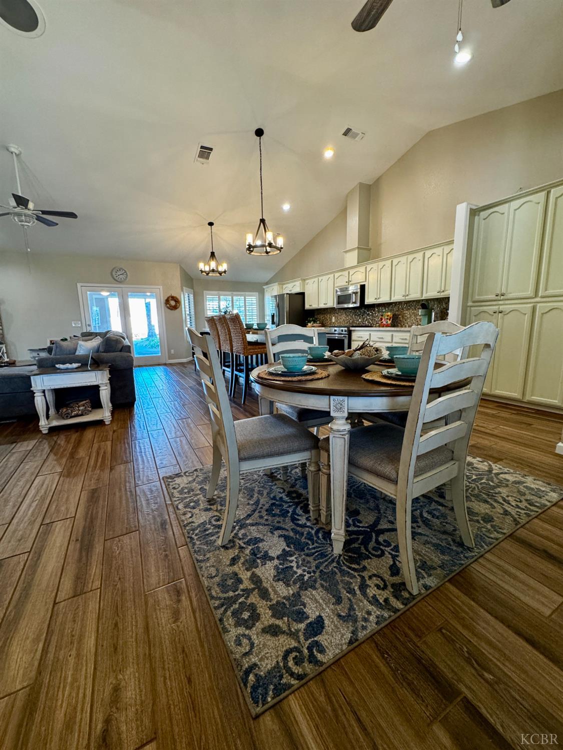 1235 University Ave, Hanford, CA 93230