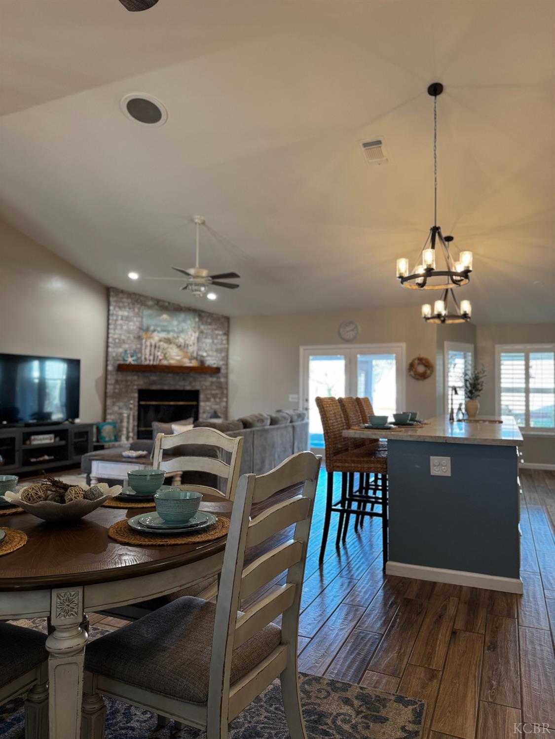 1235 University Ave, Hanford, CA 93230