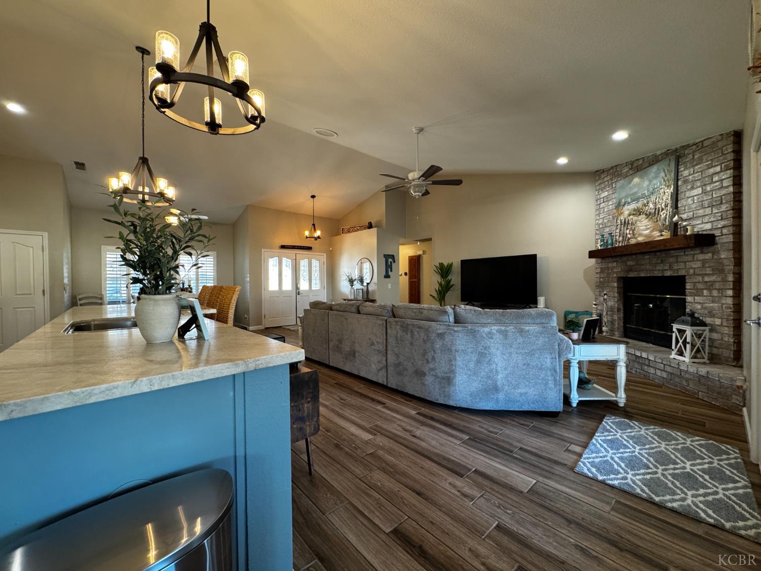 1235 University Ave, Hanford, CA 93230