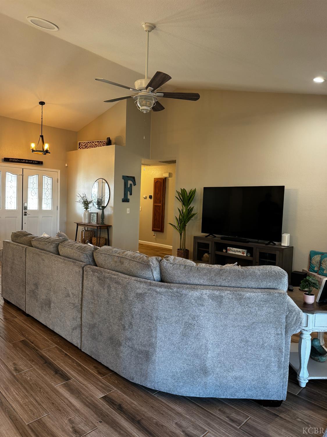 1235 University Ave, Hanford, CA 93230