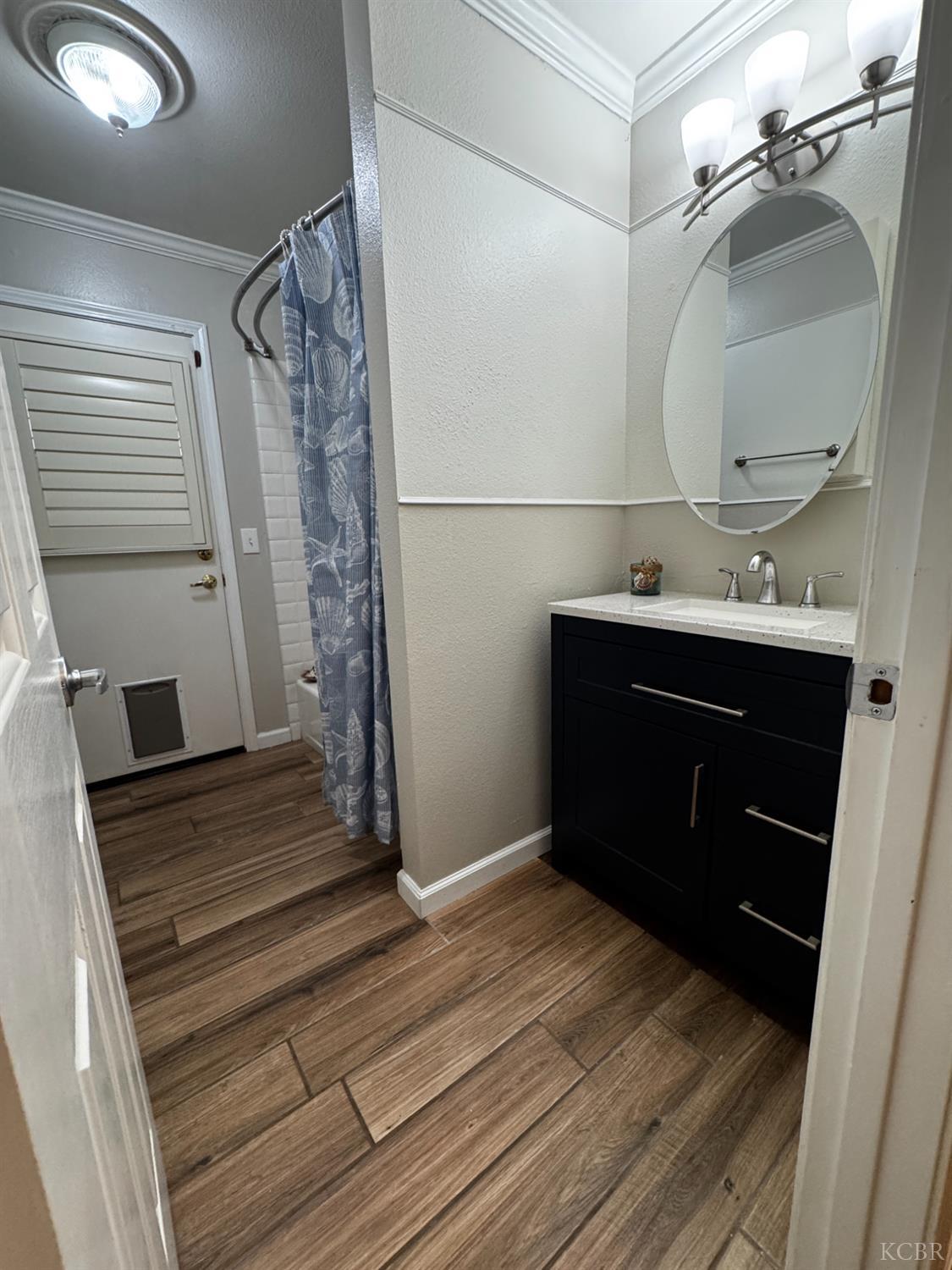 1235 University Ave, Hanford, CA 93230