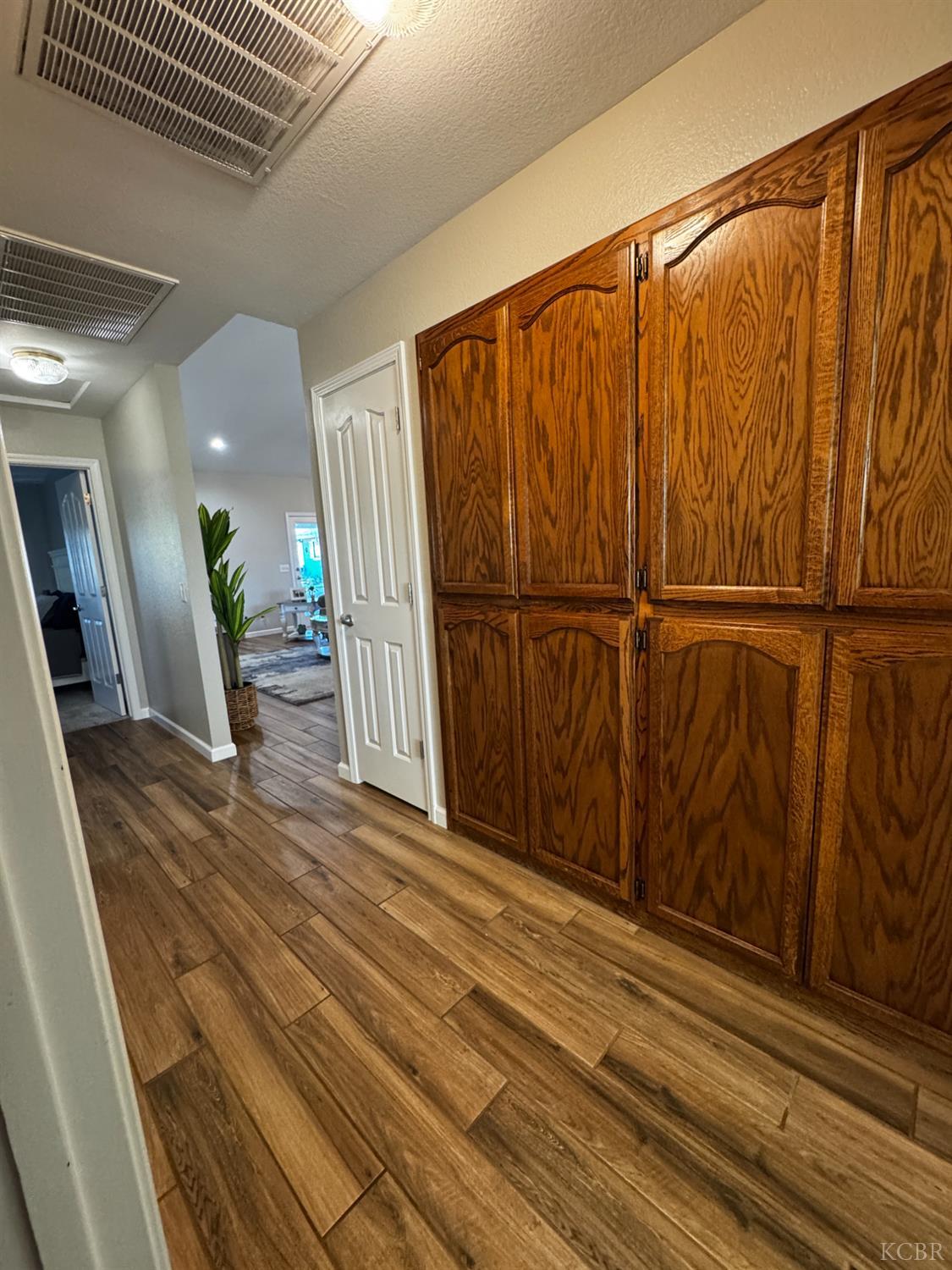 1235 University Ave, Hanford, CA 93230