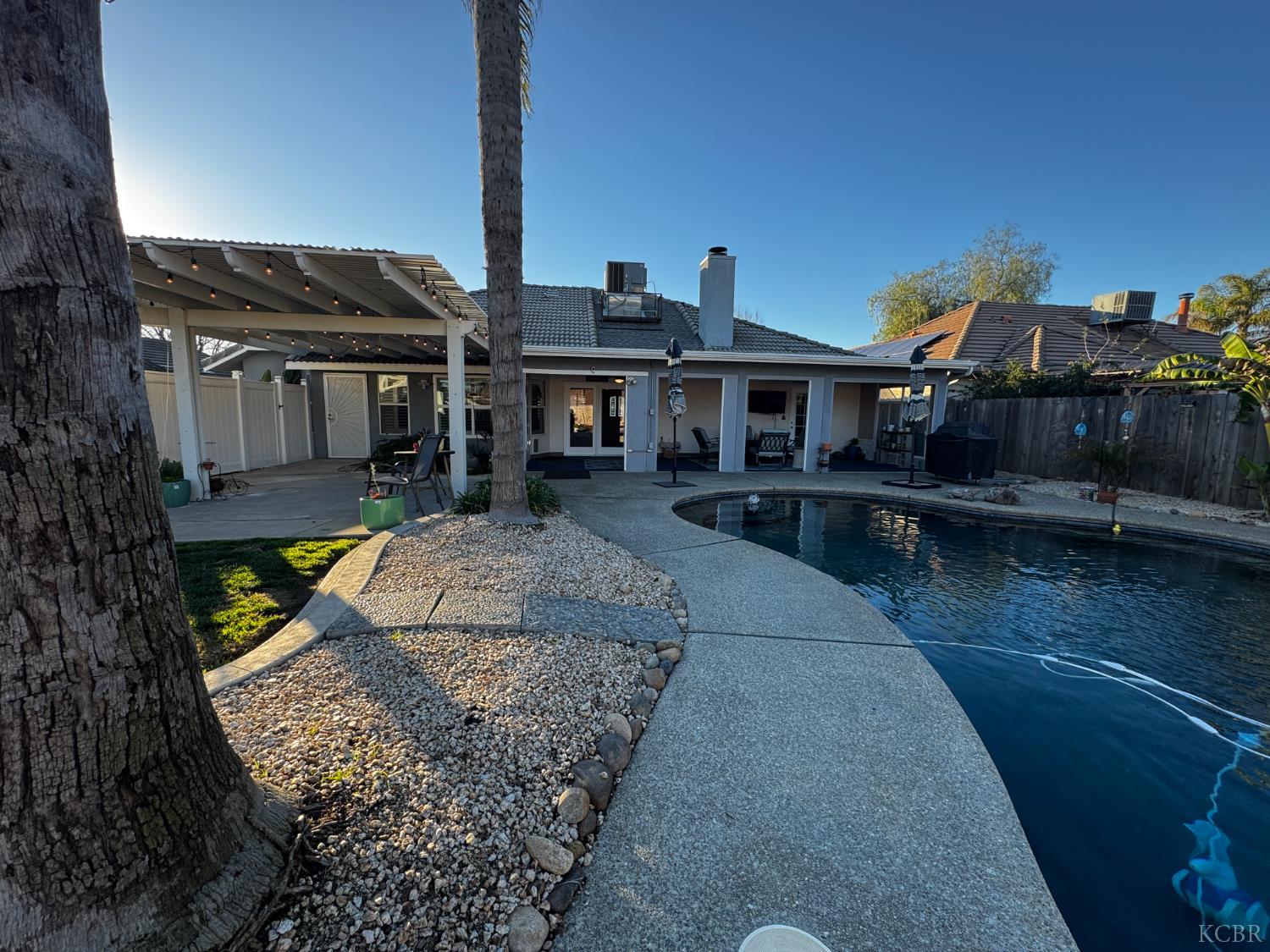 1235 University Ave, Hanford, CA 93230