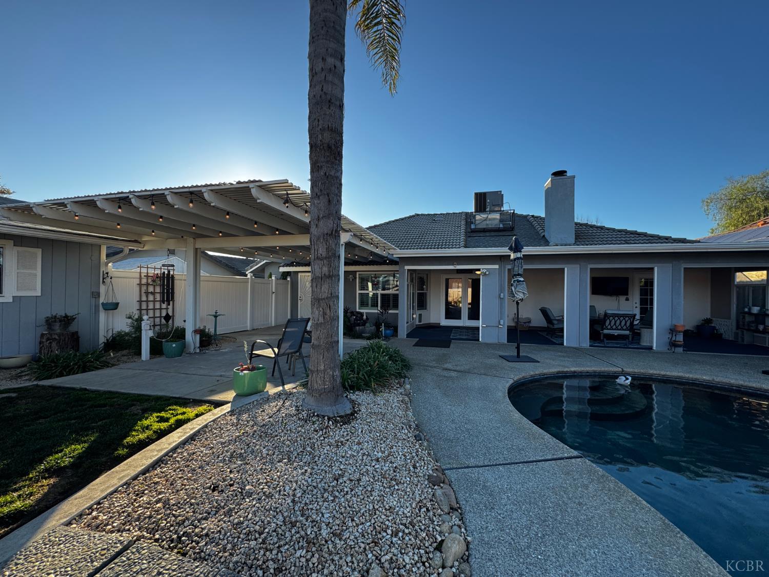 1235 University Ave, Hanford, CA 93230