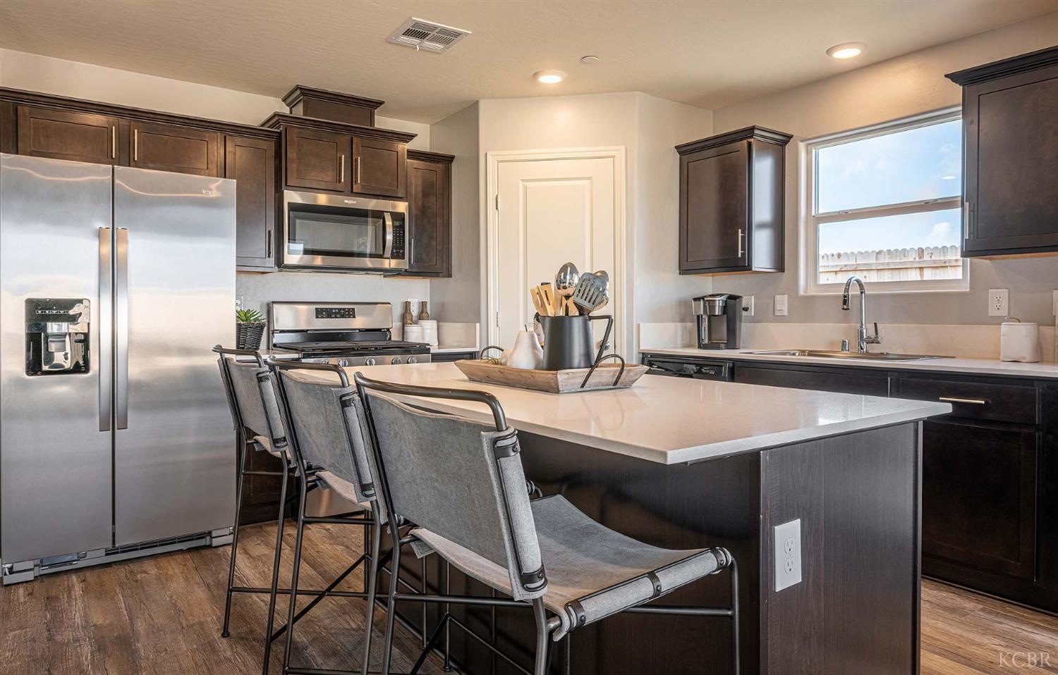 1116 67 BR S Magna Carta Ave, Hanford, CA 93230