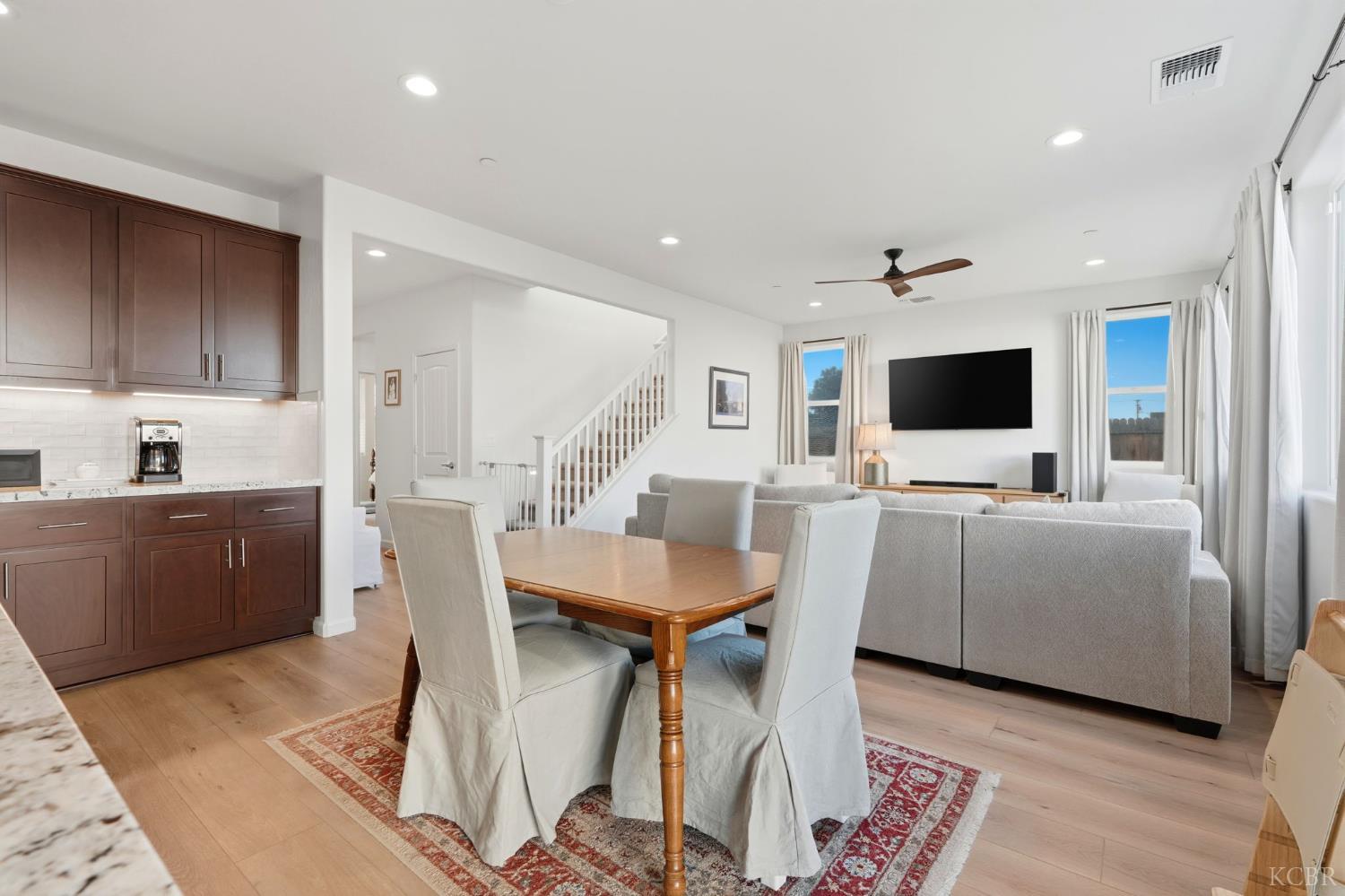 2566 Muscat Ct, Hanford, CA 93230