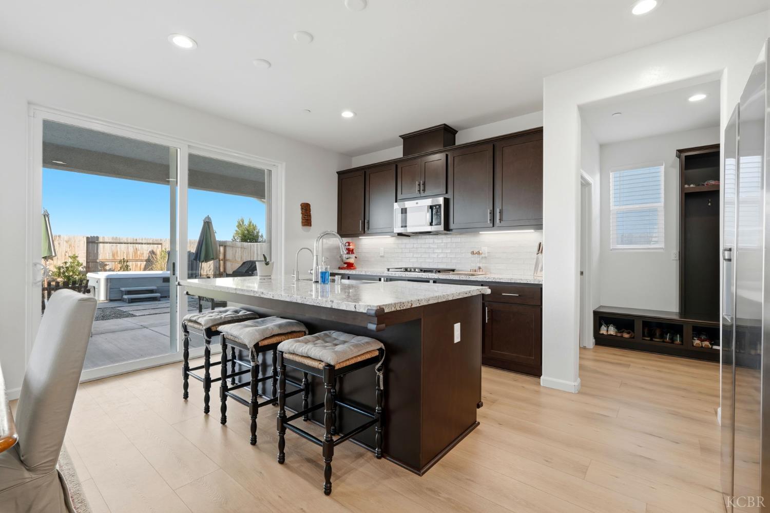 2566 Muscat Ct, Hanford, CA 93230