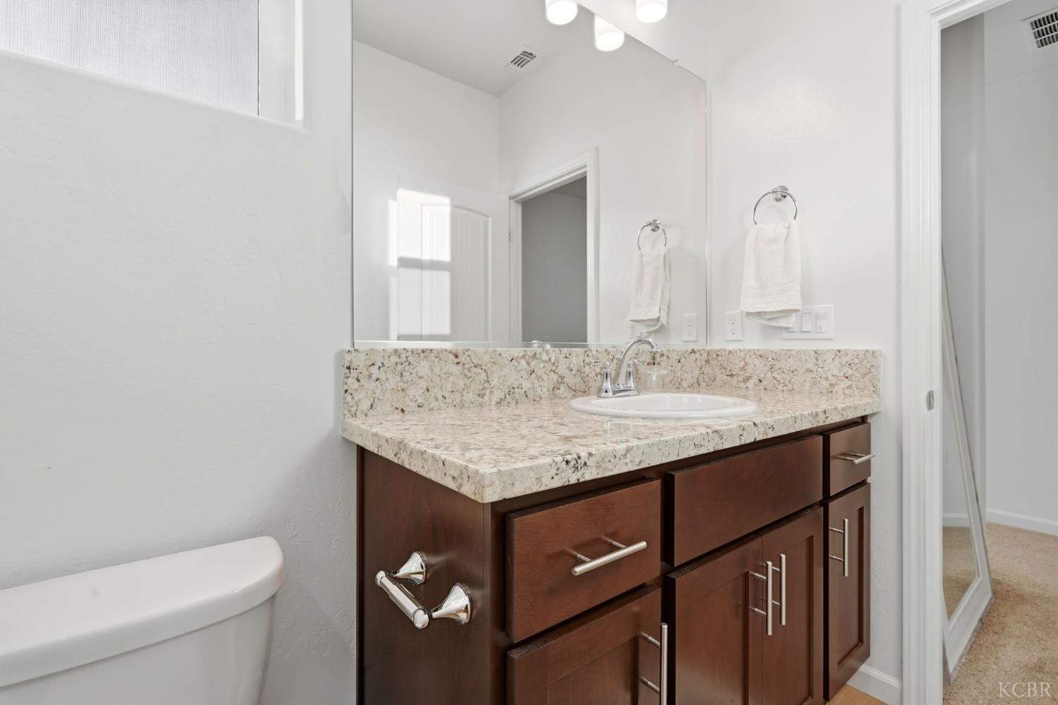 2566 Muscat Ct, Hanford, CA 93230