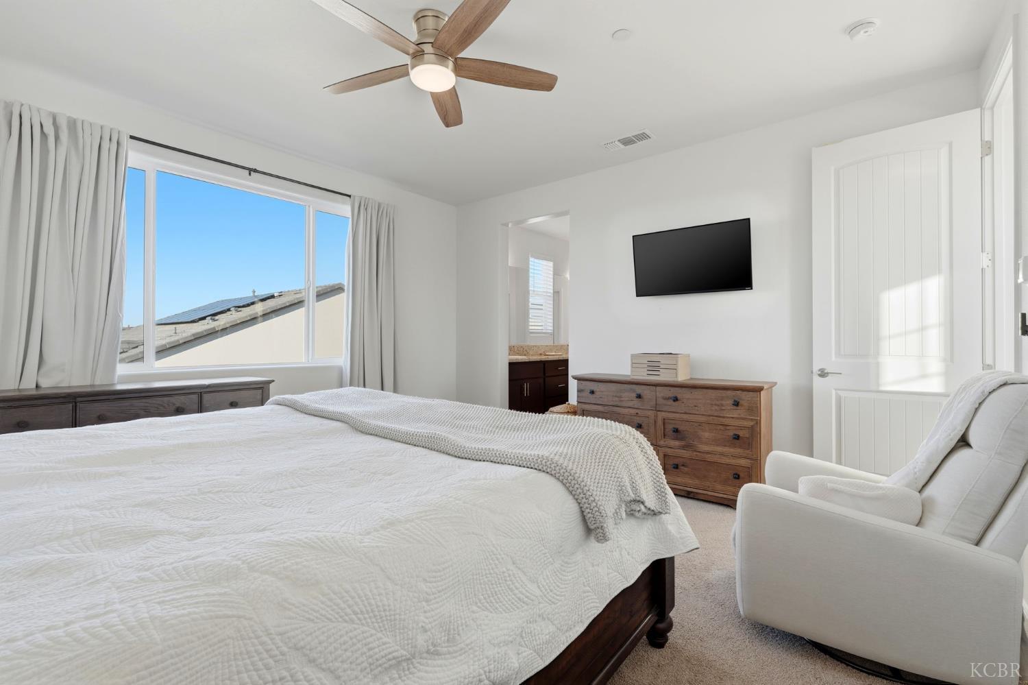 2566 Muscat Ct, Hanford, CA 93230