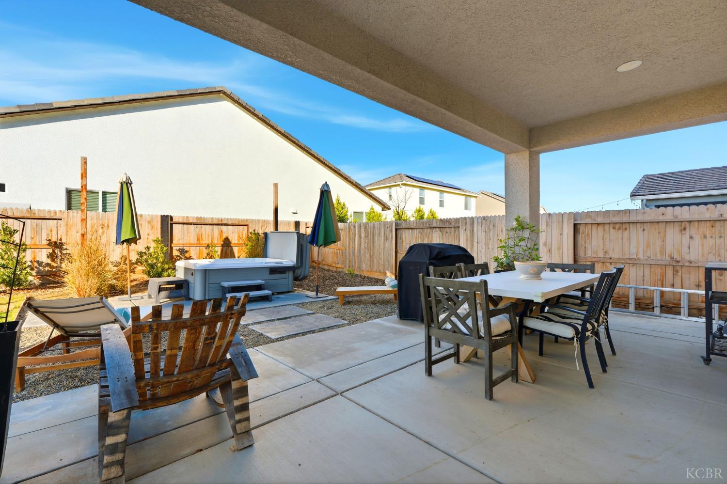 2566 Muscat Ct, Hanford, CA 93230