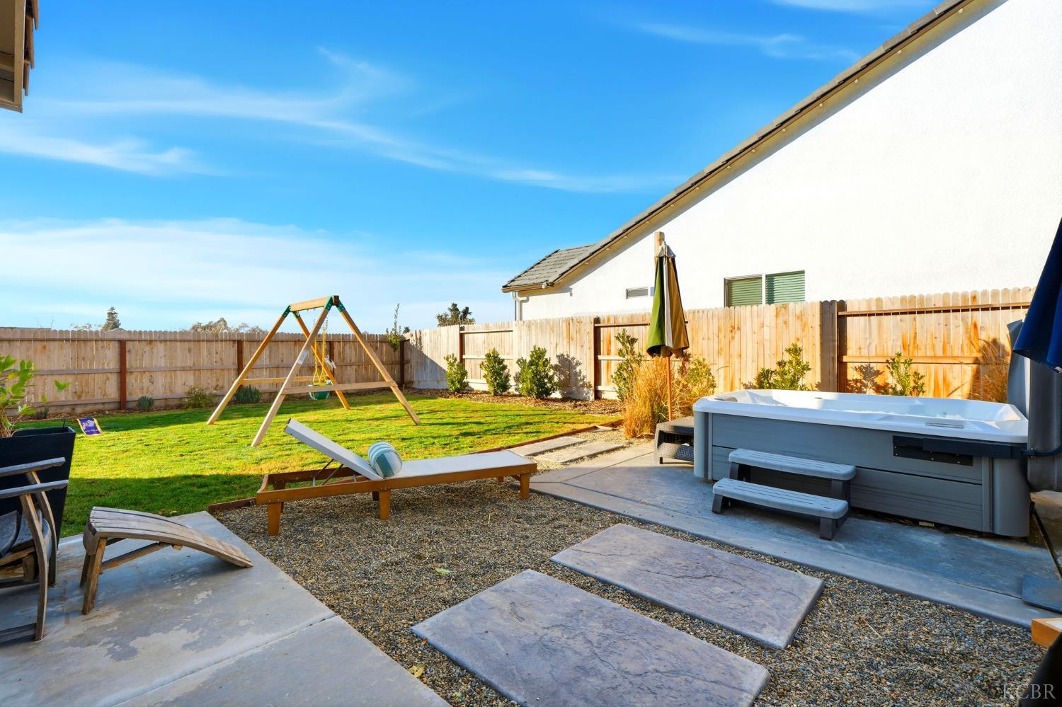 2566 Muscat Ct, Hanford, CA 93230