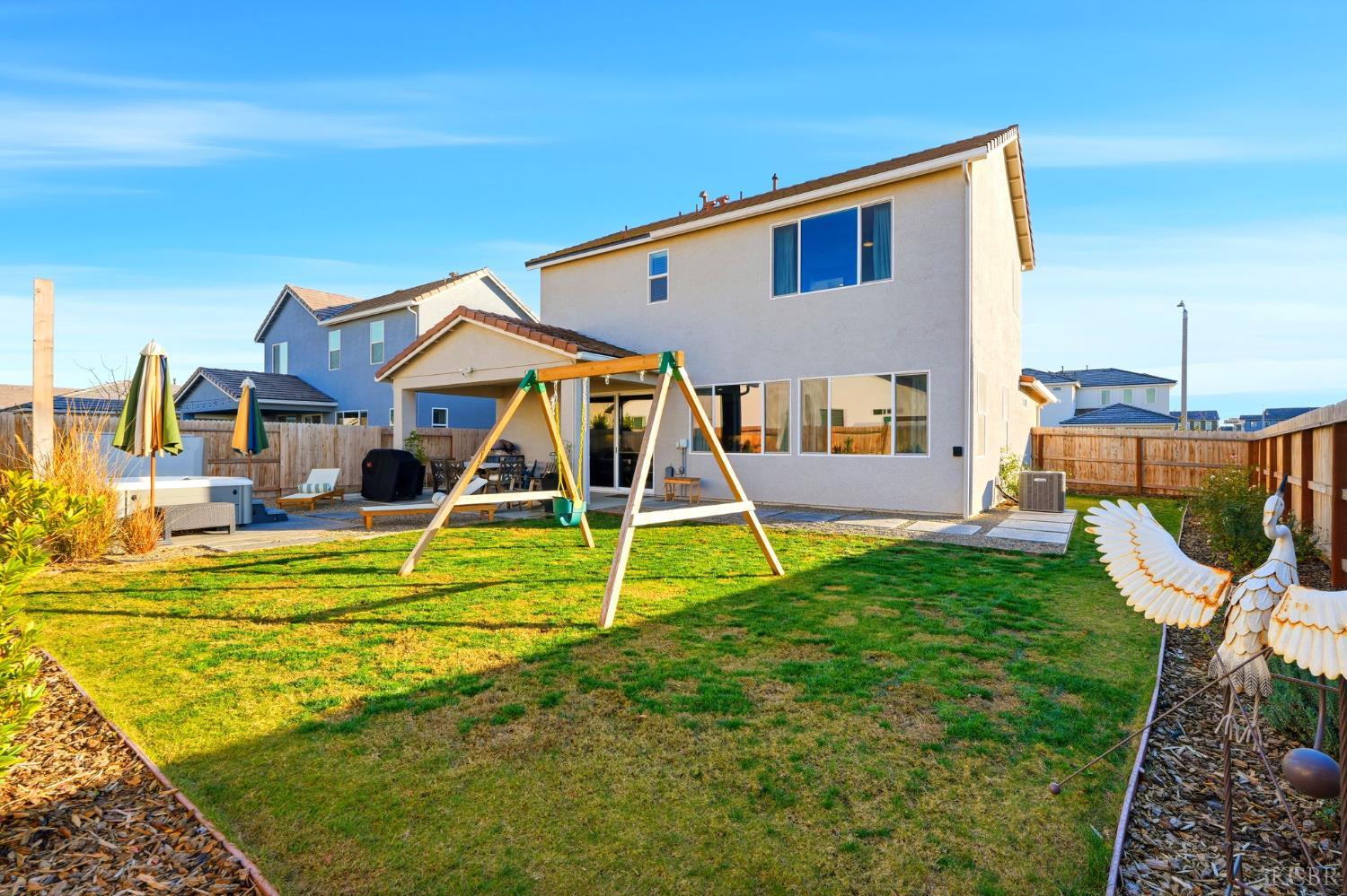 2566 Muscat Ct, Hanford, CA 93230