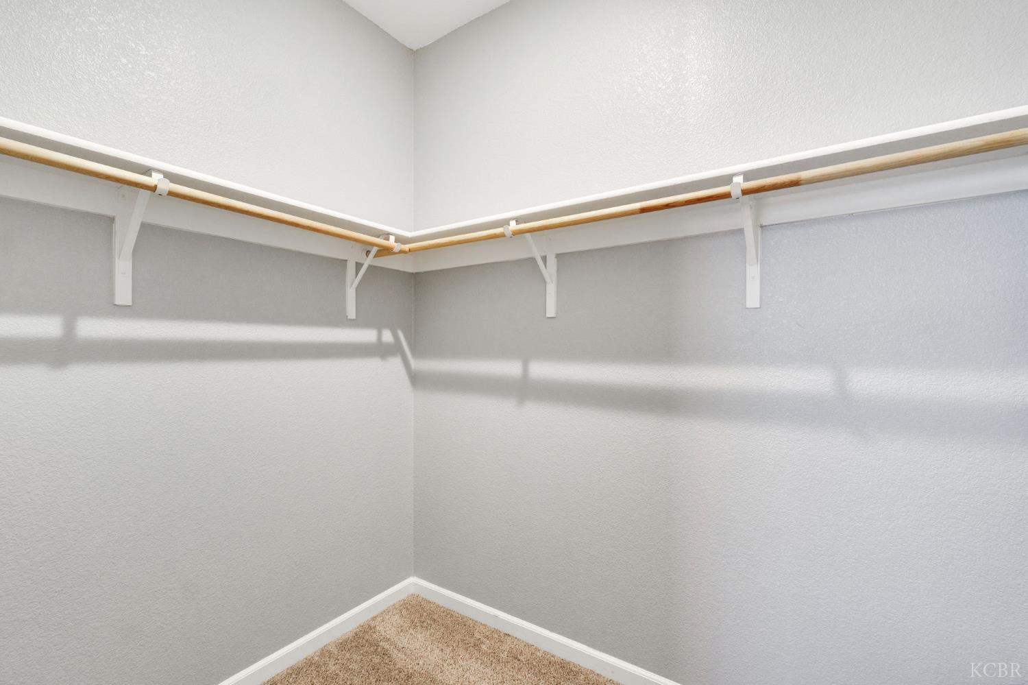 1113 Greenbrier Dr, Hanford, CA 93230