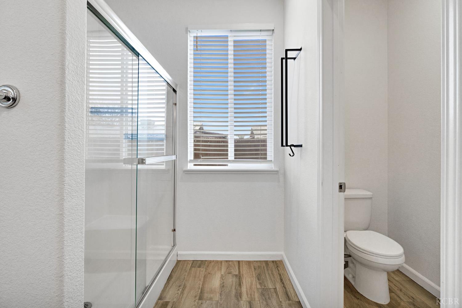 1113 Greenbrier Dr, Hanford, CA 93230