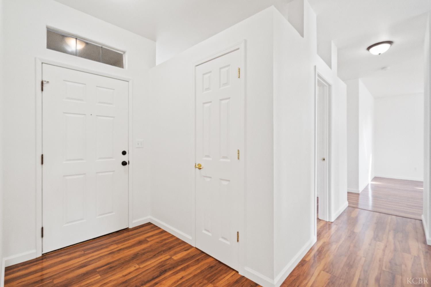 903 W Redwood St, Hanford, CA 93230