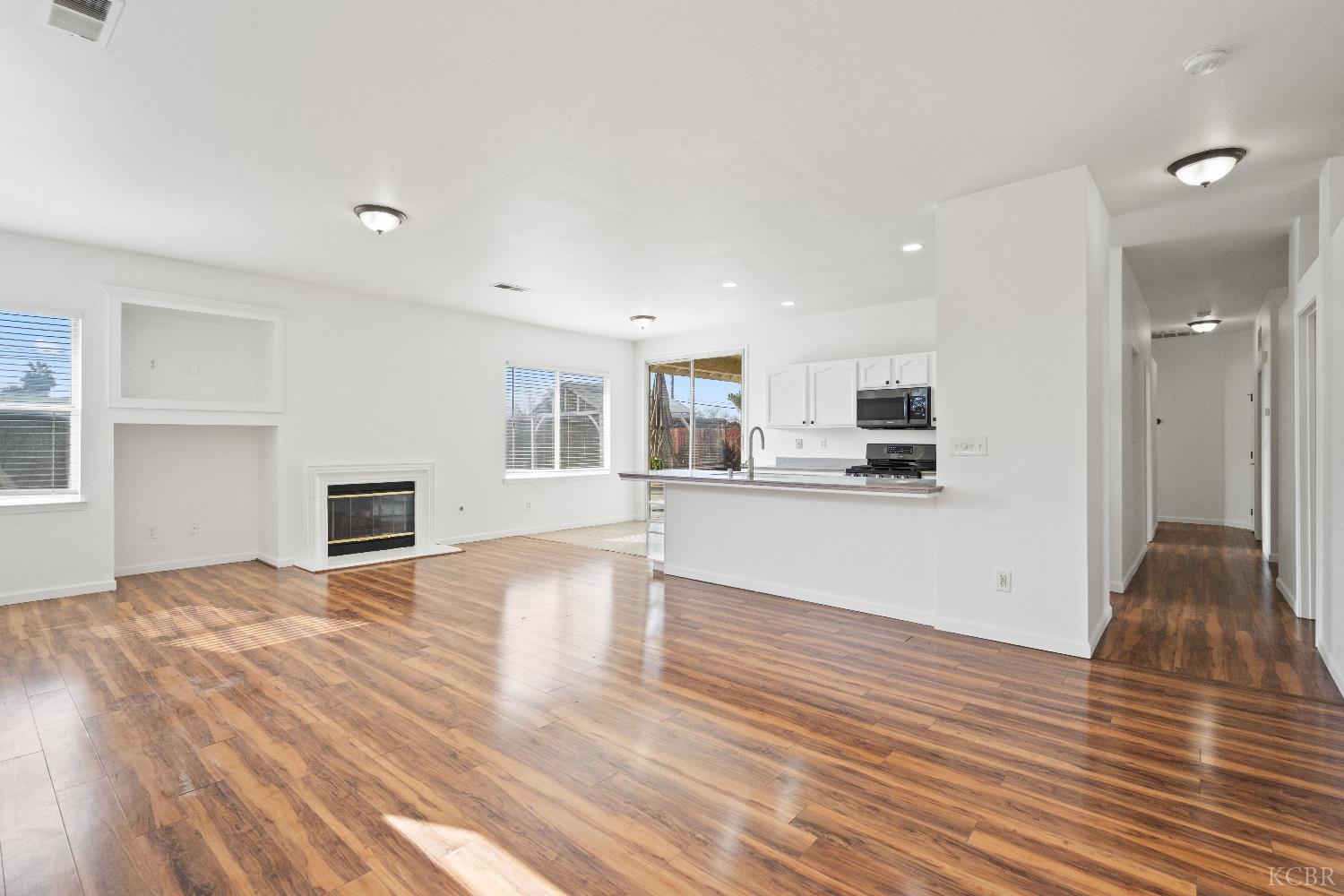 903 W Redwood St, Hanford, CA 93230