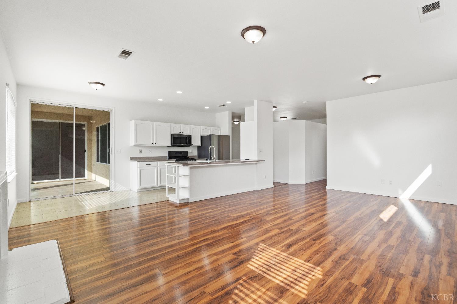 903 W Redwood St, Hanford, CA 93230