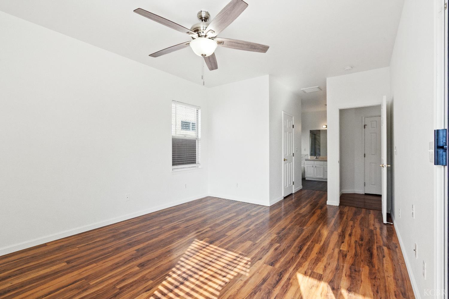 903 W Redwood St, Hanford, CA 93230