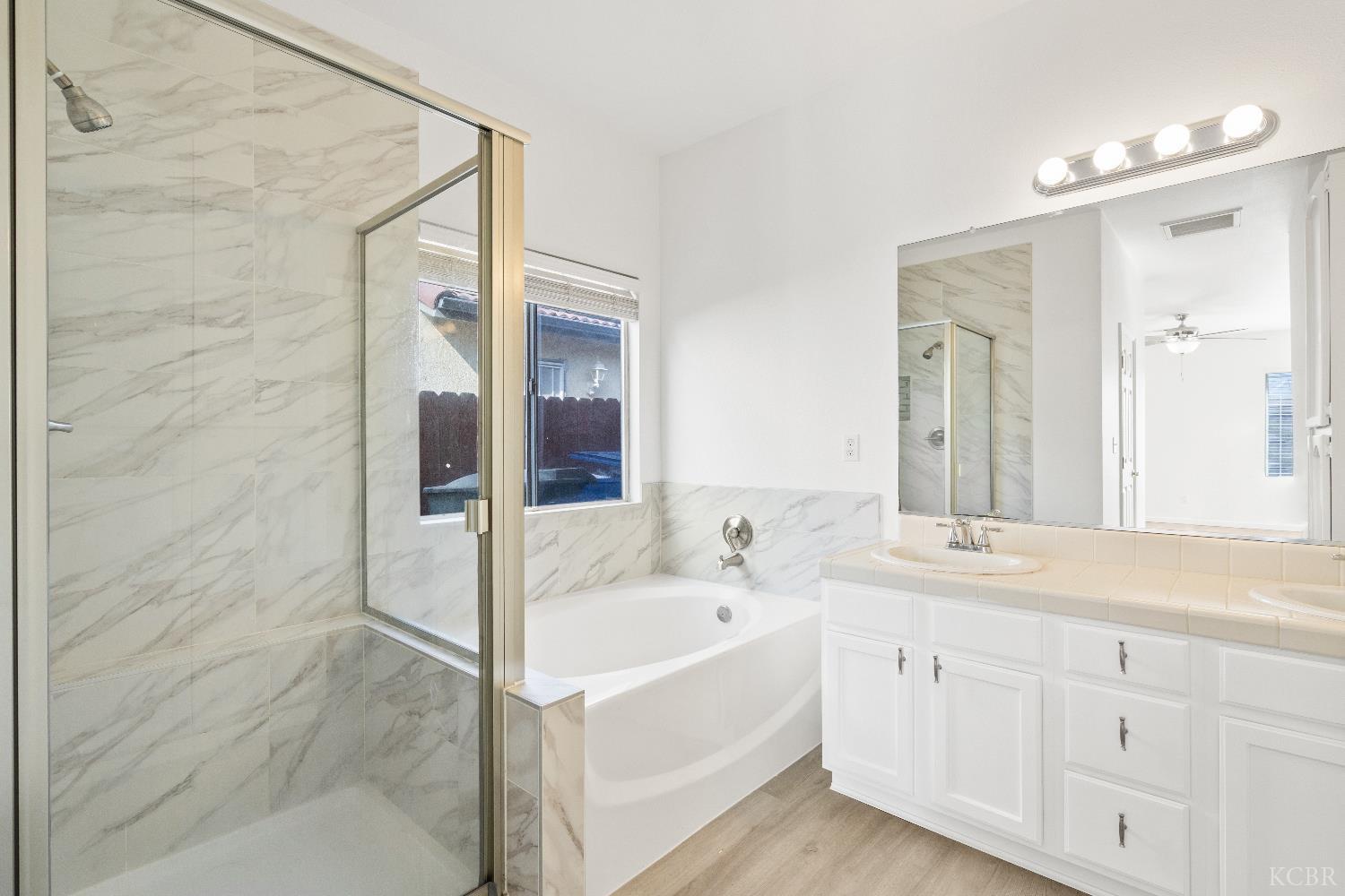 903 W Redwood St, Hanford, CA 93230