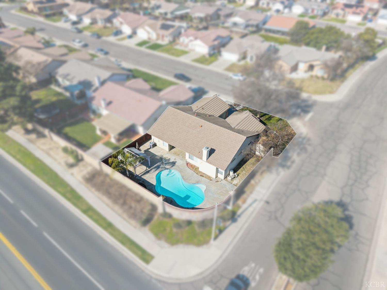 903 W Redwood St, Hanford, CA 93230