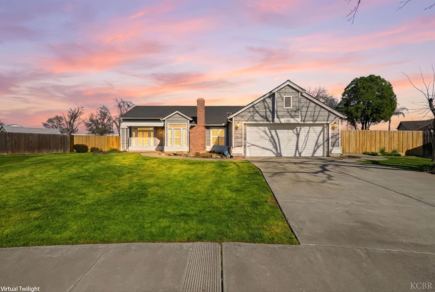 3207 Juniper Ct, Hanford, CA 93230