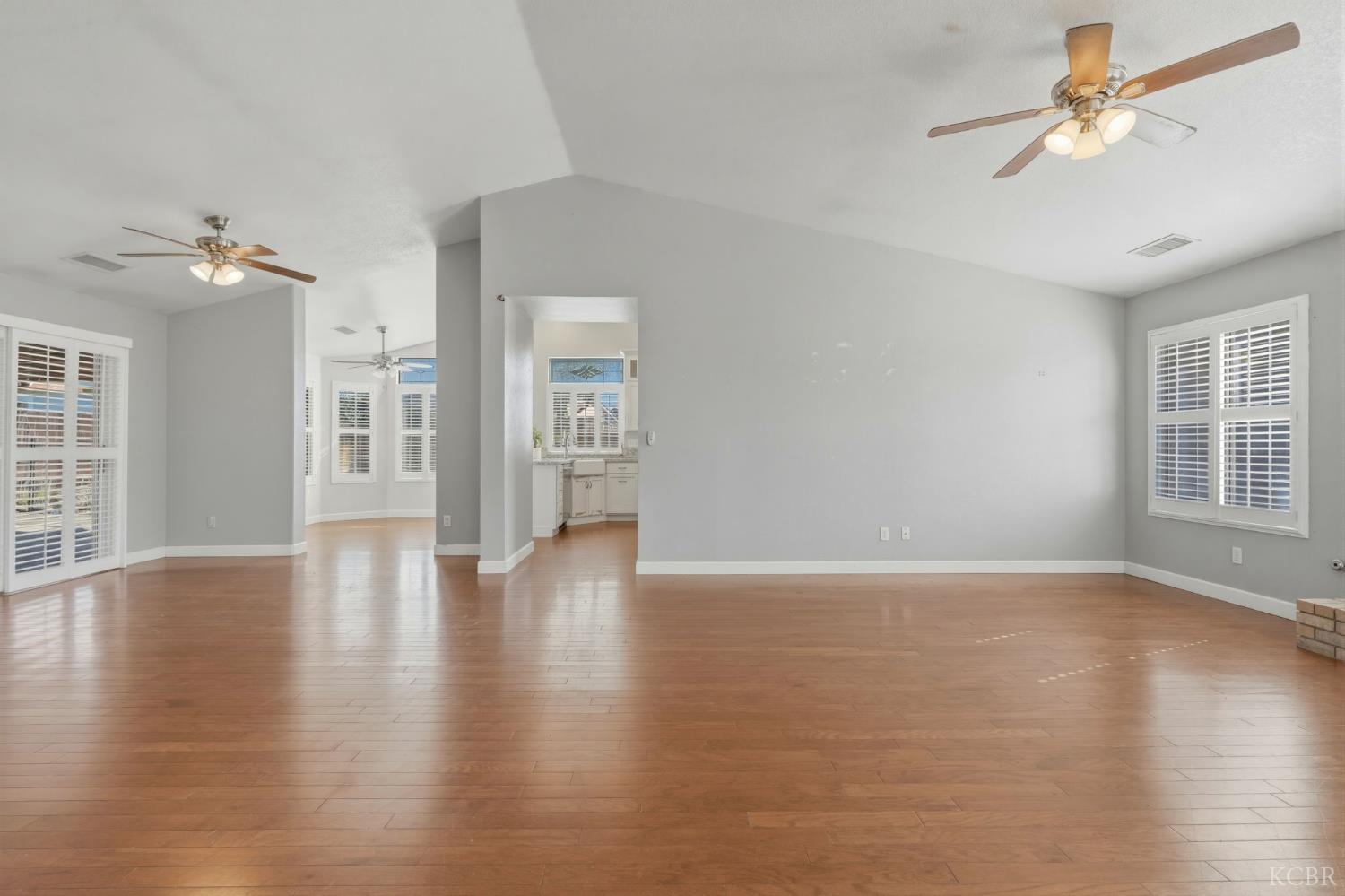 3207 Juniper Ct, Hanford, CA 93230